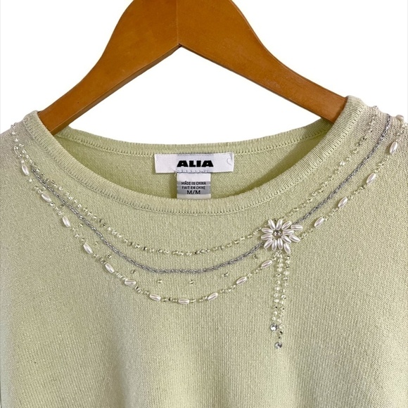 Alia Vintage pale green sweater pearl detail beads crew neck long sleeve Medium - Picture 1 of 15